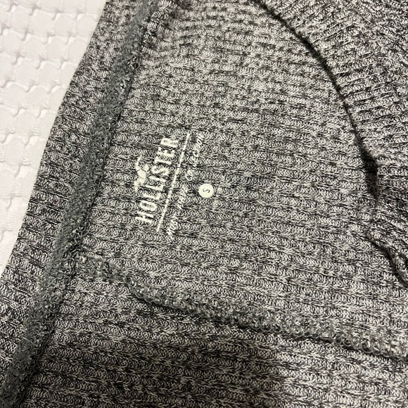 HOLLISTER - Gray Knit Long Sleeve Top - Picture 5 of 7